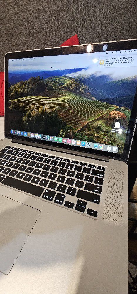 Apple MacBook PRO 8GIG RAM I7 Laptop