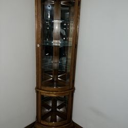 Beautiful Curio Wood Corner Cabinet. Like New 