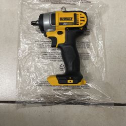 DCF883 Dewalt 