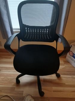 Black mesh back office task chair
