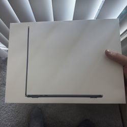 Apple - MacBook Air 13-inch Laptop - Apple M4 chip Built for Apple Intelligence - 16GB Memory - 256GB SSD - Midnight