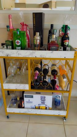 Bar with removable trays