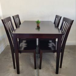 Table 4 Chairs Set "Excellent Condition"