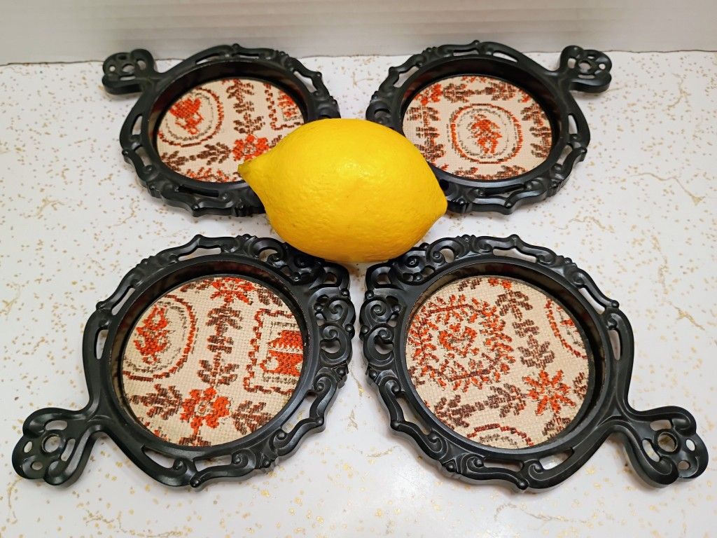 Mid Century Vintage Set Of 4 Colonial Trivet Coasters Plastic Cocktails Drinks Barware