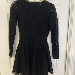 Like New! Cocktail party dress! Perfect for a summer garden party or holiday party. Size XS
