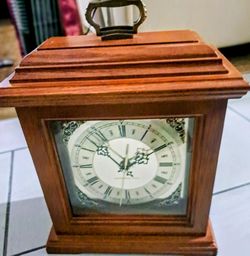 VINTAGE WESTMINSTER  MANTLE  CLOCK 12x11x5in