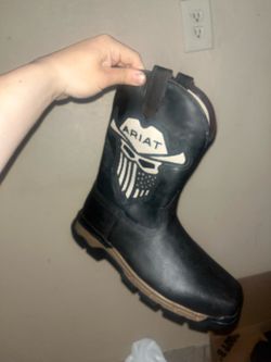 Boots size 11