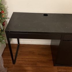 IKEA MICKE Desk (Black/Brown) – Great Condition
