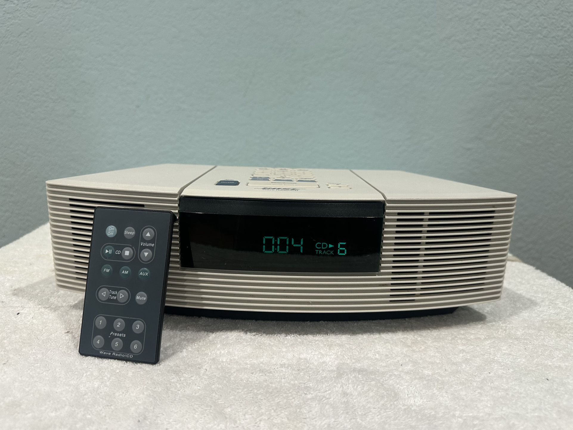 BOSE WAVE RADIO CD AWRC-1P AM/FM RADIO/ALARM/CD PLAYER/AUX INPUT WITH REMOTE