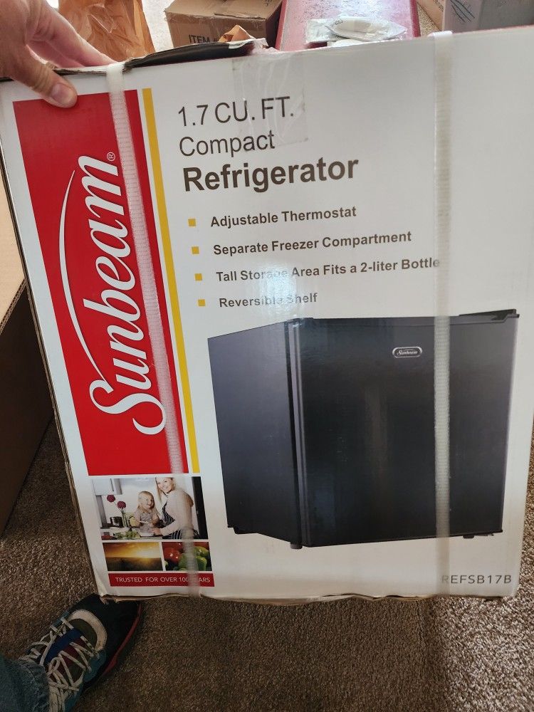 Sunbeam Mini Fridge, New in Box!