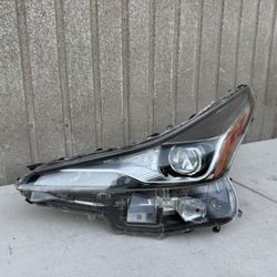 2019 2020 2021 2022 Toyota Prius Headlight Headlamp Left Driver Side LH Used Original OEM (1 Missing Tab). 