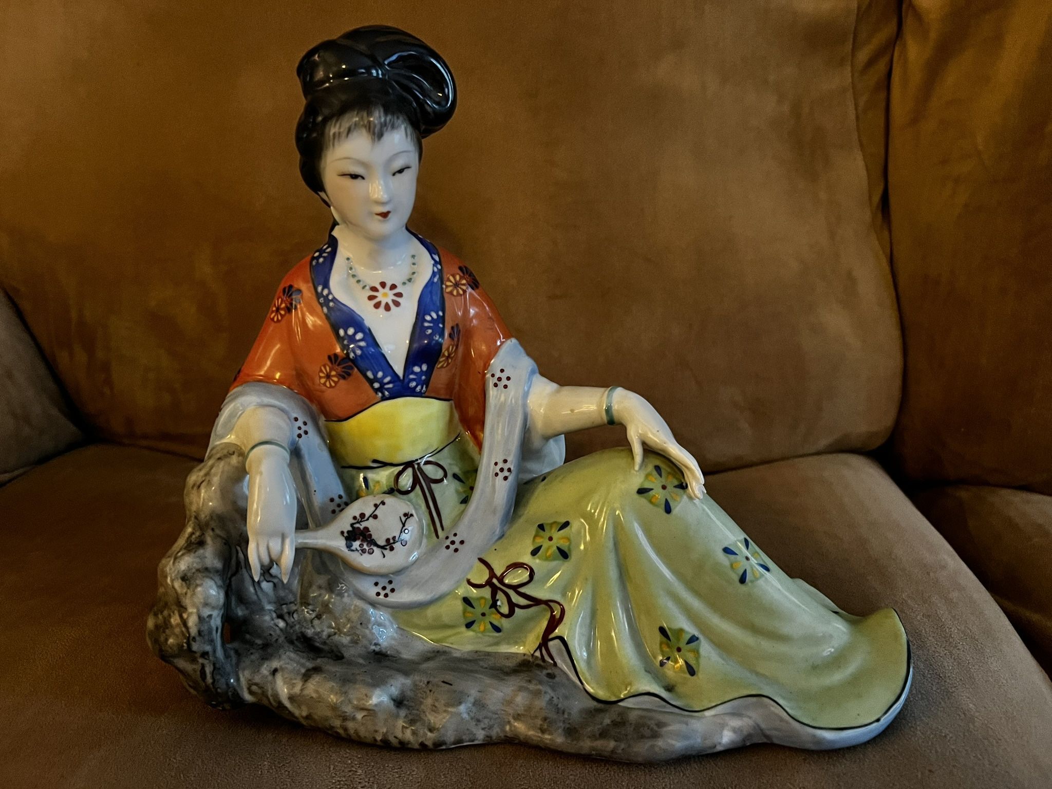 Gorgeous Vintage Porcelain Geisha Statue