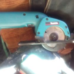 Makita Saw 3 3/8. 12volts