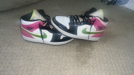 Jordan 1 Mid SE Size 12