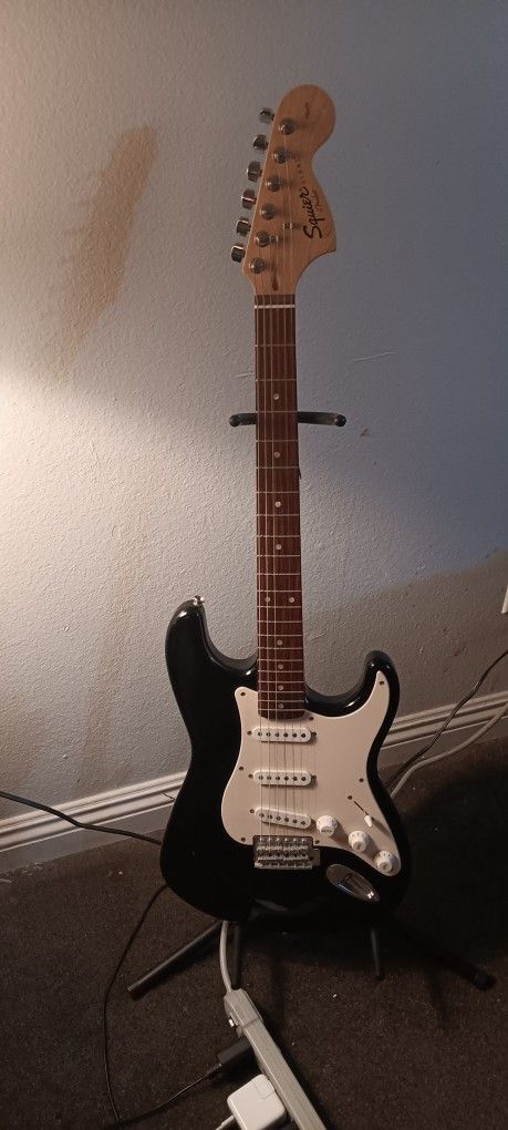 Squier Strat By Fender W Amp