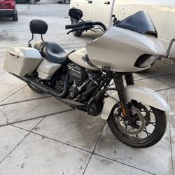 2022 Harley Davidson Road Glide Special FLTRXS. 