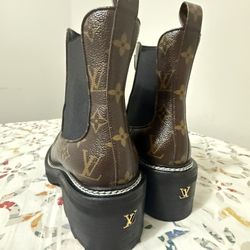 Louis Vuitton Chealsea Boots With Monogram Size 40