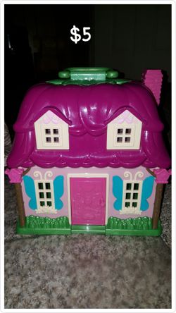 Cute doll house