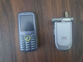 Vintage Cellphones UNTESTED: Samsung Verizon Flip Phone, Samsung Gravity