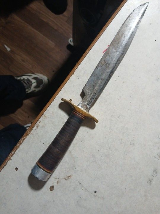 Randall Made Knives Model 1-8: This WWII-era dagger 