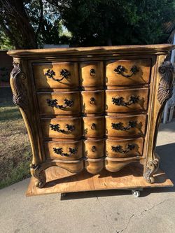 DRESSER