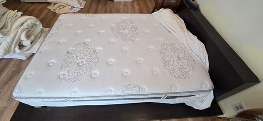 Full size mattress