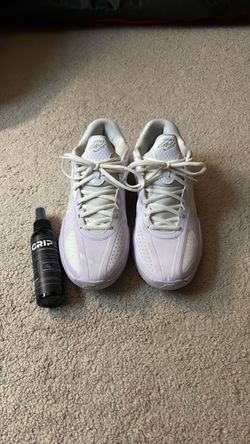 Basketball shoes