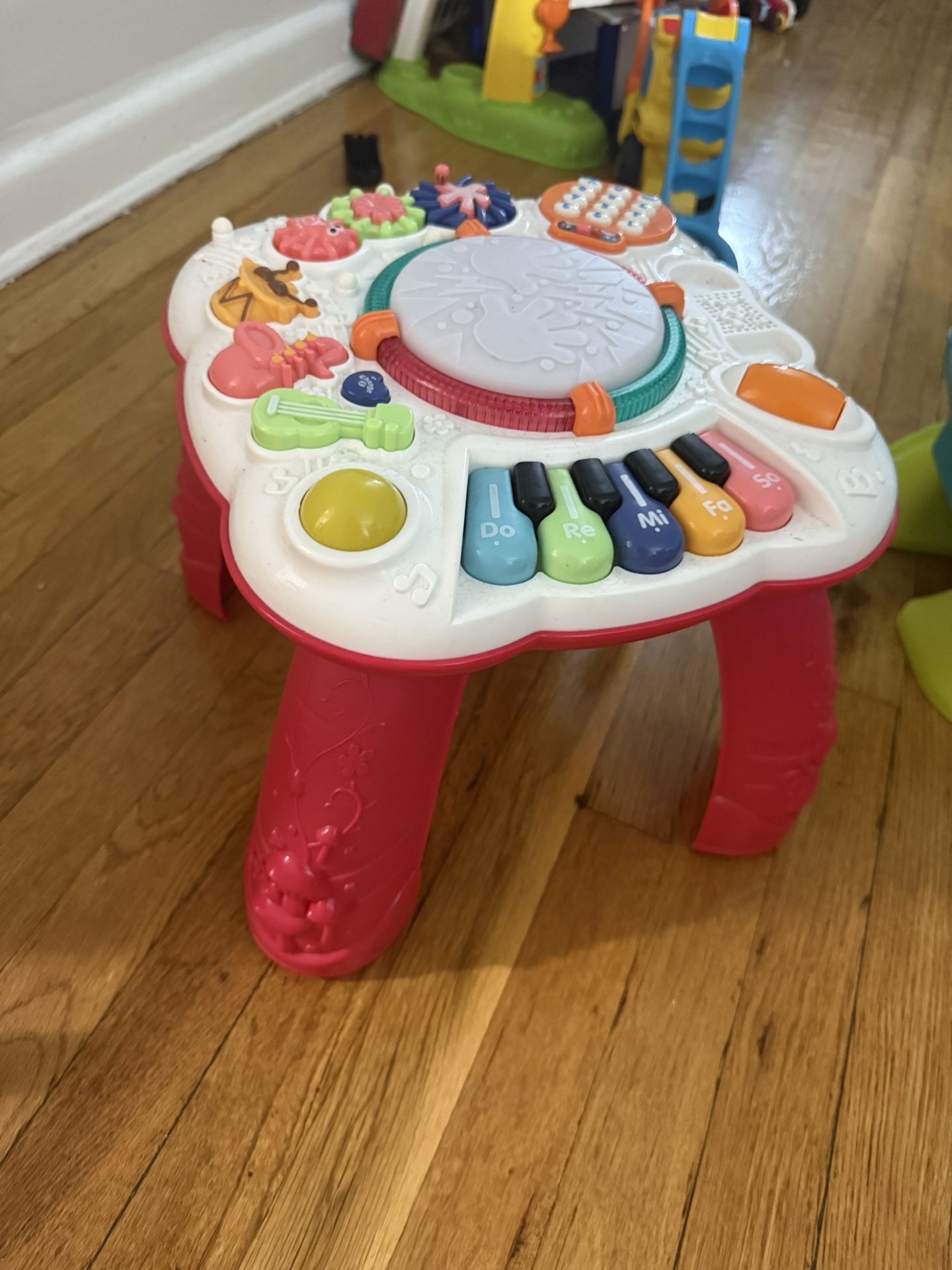VTech 2-in-1 Learn & Discover Table