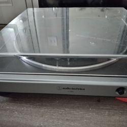 Audio Tech  Turn Table 