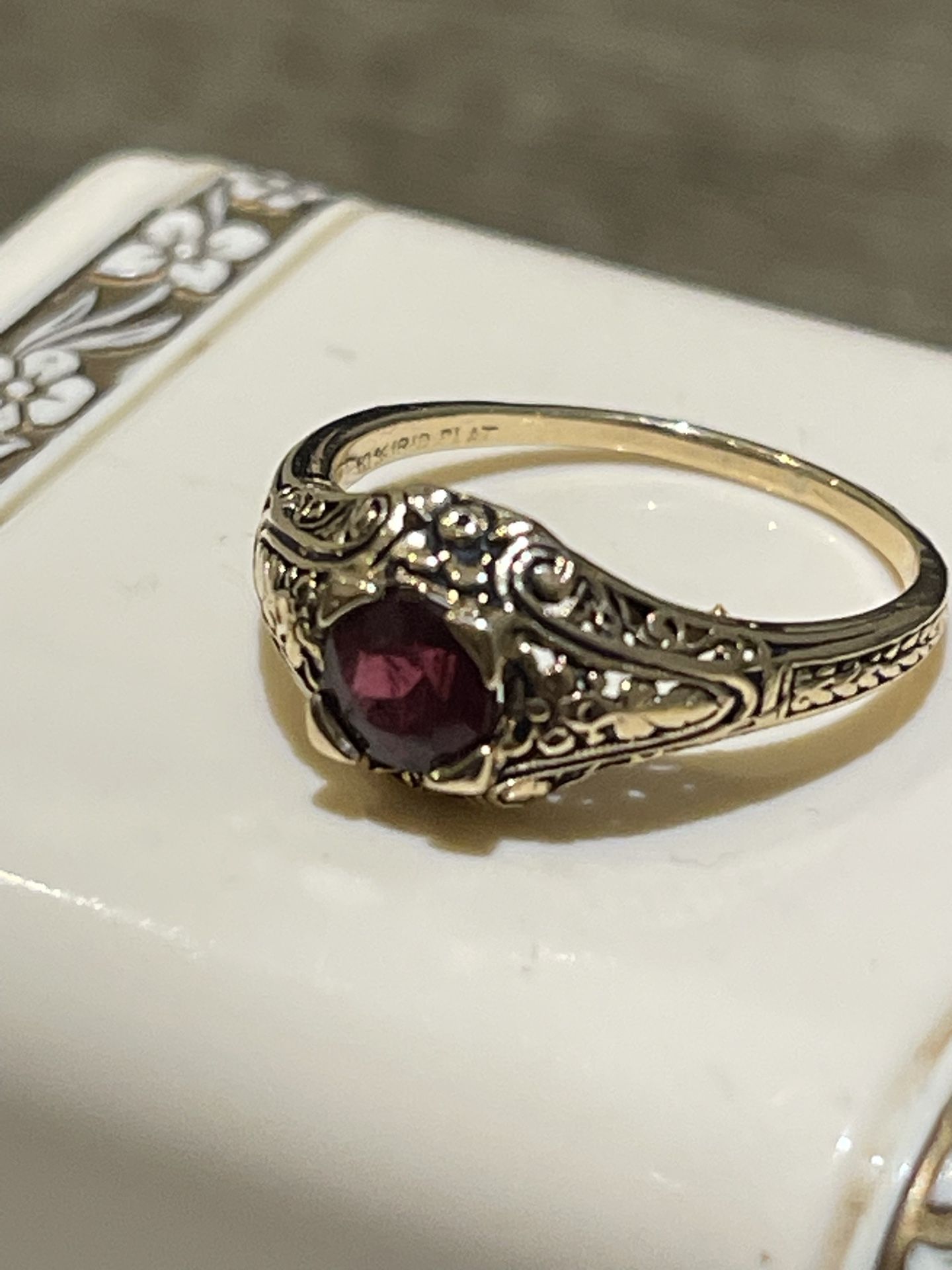 PLATINUM GARNET RING 