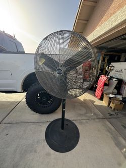 Commercial Fan 32 Inch Hampton Bay
