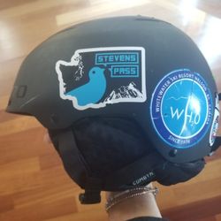 Youth Ski/Snowboard Helmet - Giro Combyn, Size M