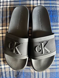 Calvin Klein slides (10m)