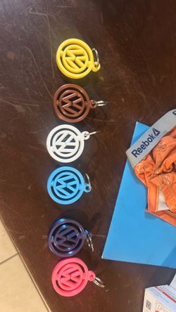 Vw key holders spinning have different   color if you whant docent  I have
