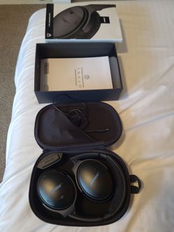 BOSE Quiet Comfort 35 ll Noise Canceling Headphones.