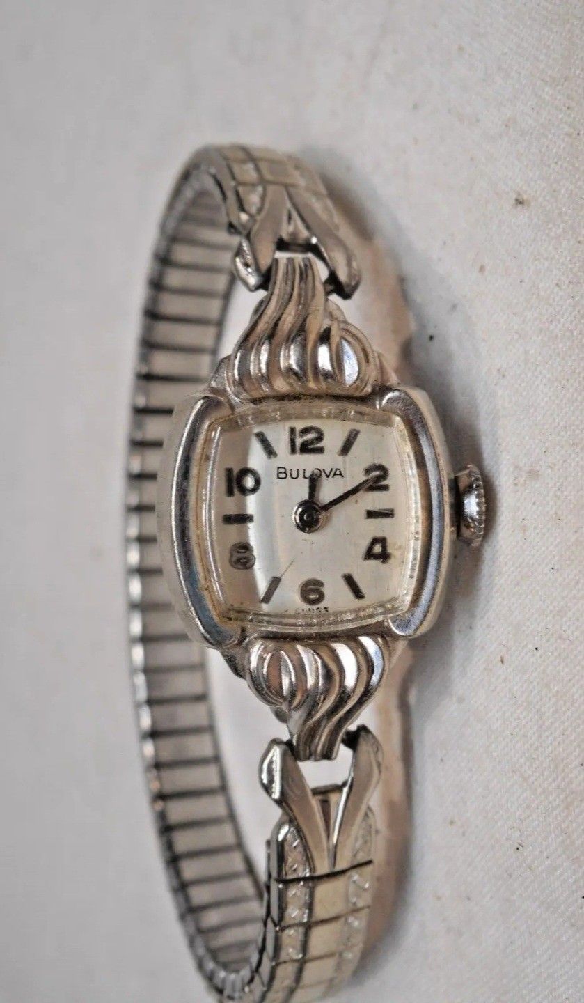 Vintage Bulova 10 carat Rolled Gold Filled Watch 17 jewels flex