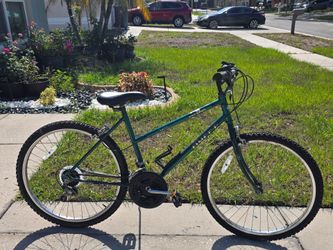 🚵 Huffy Superia Mountain Bike – 26" Wheels – 19" Frame – $50
