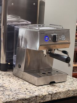 Espresso Machine with Professional Steam Wand for Cappuccinos and Lattes.