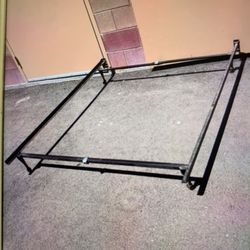 🌿 QUEEN/SIZE BED FRAME:  METAL  BED HEADBOARD AND BED FRAME 🌹