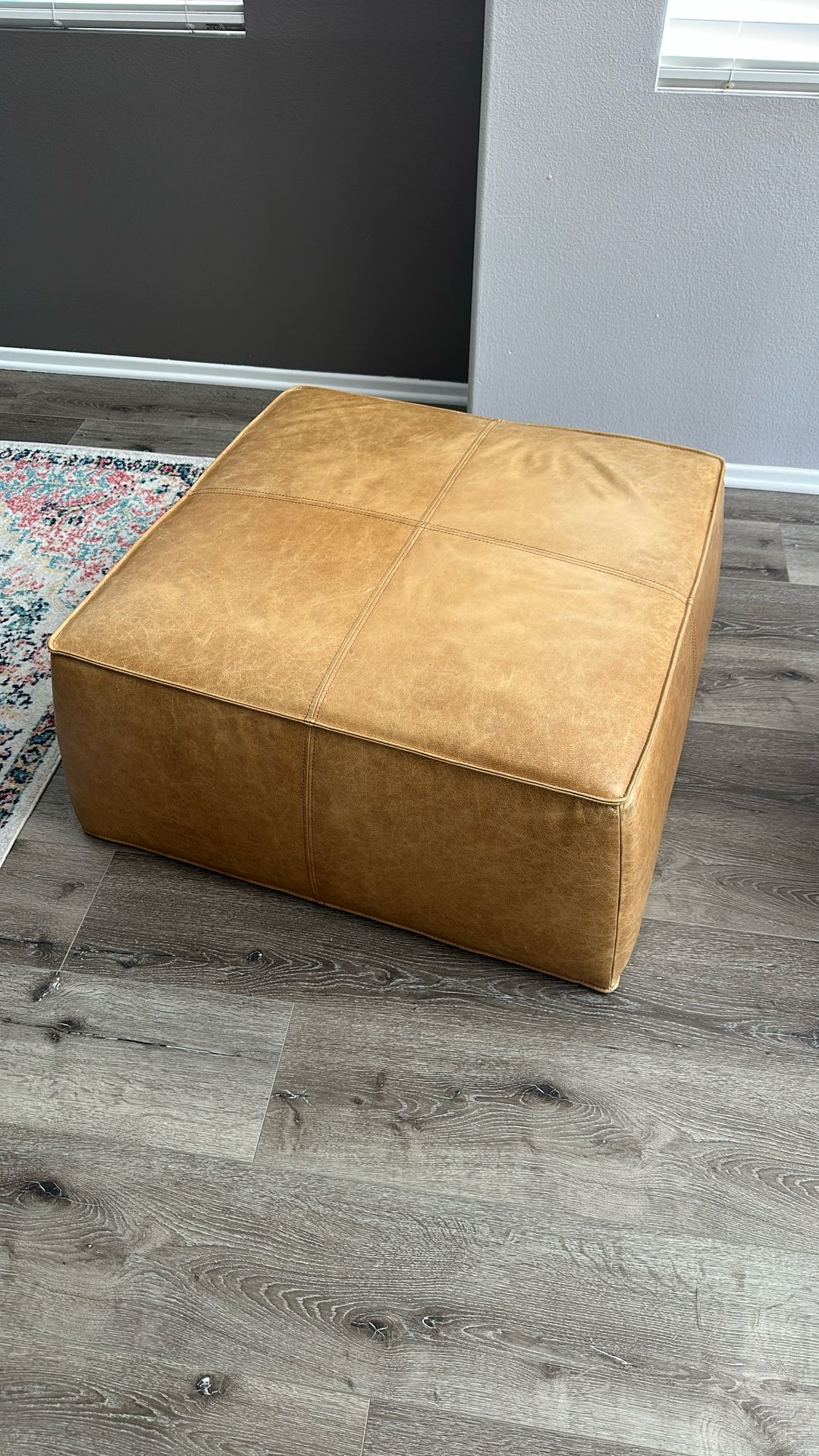 Ottoman/Pouf