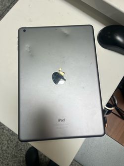 iPad Air https://offerup.com/redirect/?o=MTYuZ2I=