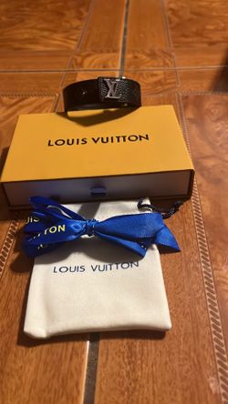 Lv, black,21,