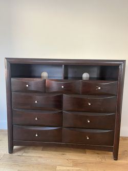 Dresser/TV Stand