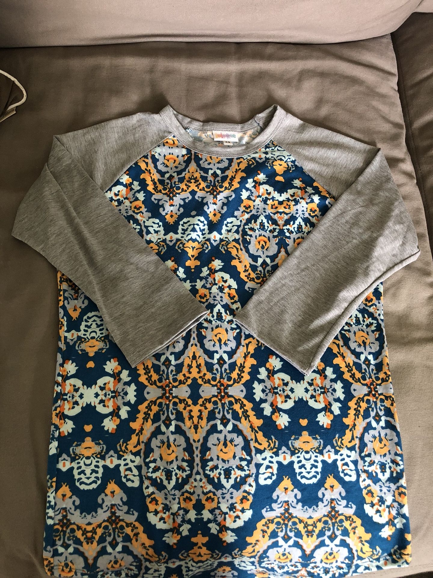 XS Lularoe brand new Randy top