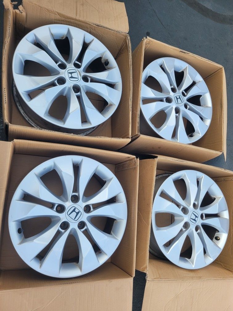 Honda CR-V Wheels 17 Inches Clean