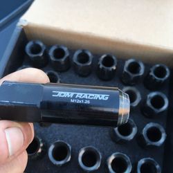 Lug nuts for aftermarket rims