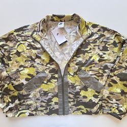 Nike Women’s Oversized Camo Windbreaker 