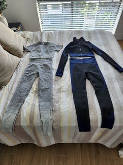 Stretchy workout sets- size small, like new