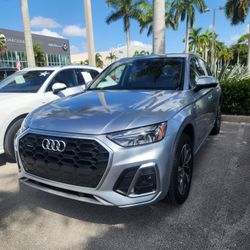 2025 Q5 11,225 miles AWD 2.0L turbo charged basically new some cool things inside 