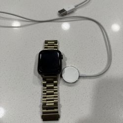 Apple Watch With Charger 